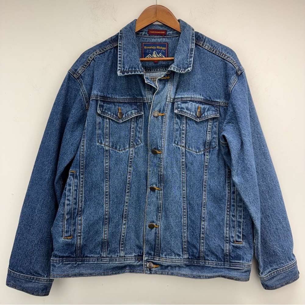 Vintage Roundy Ridge size Large Men’s Blue Denim Button Up Trucker Jean Jacket